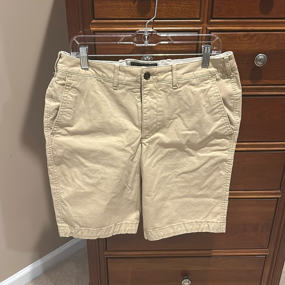 Abercrombie & Fitch shorts, sz 33 waist, khaki, stretch, 96% cotton, 4% elastane